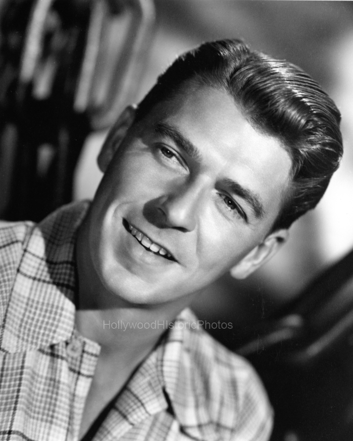 Ronald Reagan 1952 Warner Bros star President.jpg